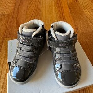 NIB Geox toddler high tops with warm lining sz EU 22